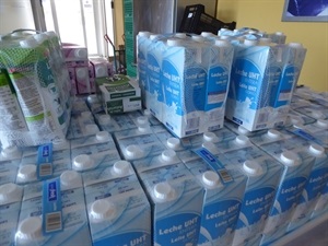 También se entrega un pack de leche a cada alumn@