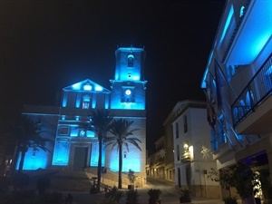 La Iglesia y el Ayuntamiento ilulimados de "azul" por el Día Mundial de la Diabetes