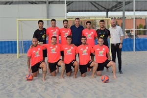 El equipo de Fútbol Playa de La Nucía C.F., el viernes ante de partir hacia el nacional